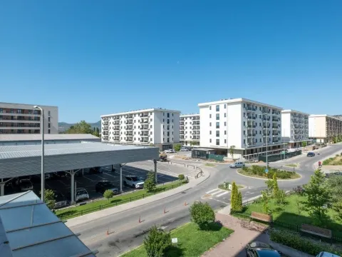 Izdavanje, trosoban stan, 98m², City Kvart, Podgorica - image 17