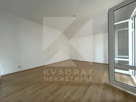 Rent, house, 500m², Stari Aerodrom, Podgorica - image 8