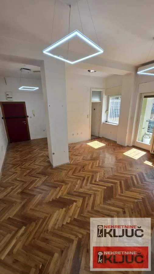 Prodaja, dvosoban stan, 56m², Bulevar Oslobodjenja, Novi Sad Sve Podlokacije