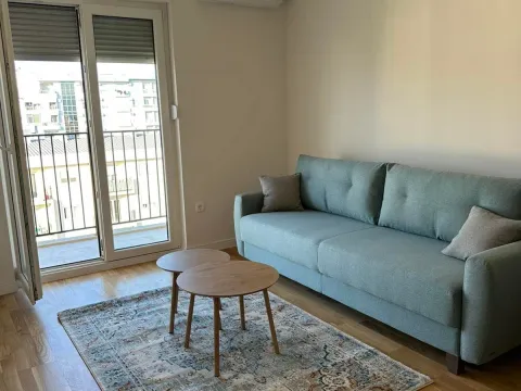 Izdavanje, jednosoban stan, 39m², Pobrežje, Podgorica - image 1