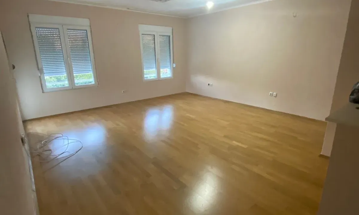 Izdavanje, dvosoban stan, 75m², Ljubović, Podgorica