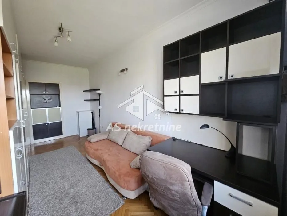 Izdavanje, četvorosoban stan, 86m², Savski Venac, Beograd