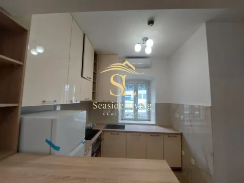 Izdavanje, jednosoban stan, 40m², Centar, Kotor - image 4