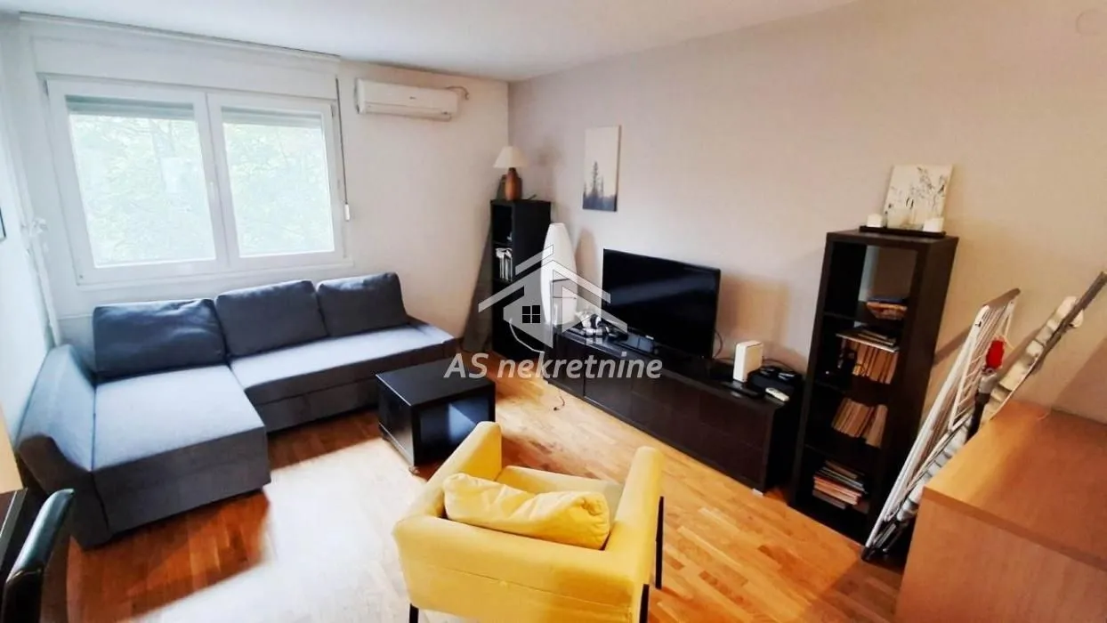Izdavanje, trosoban stan, 75m², Cvetkova Pijaca, Zvezdara Sve Podlokacije