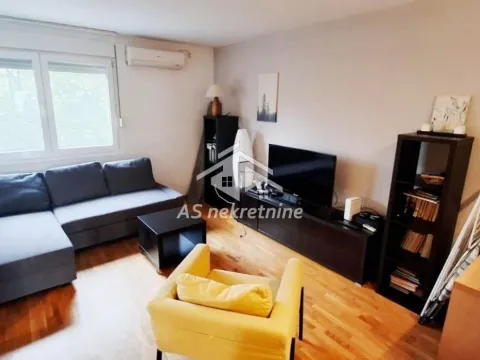 Izdavanje, trosoban stan, 75m², Cvetkova Pijaca, Zvezdara Sve Podlokacije - image 1