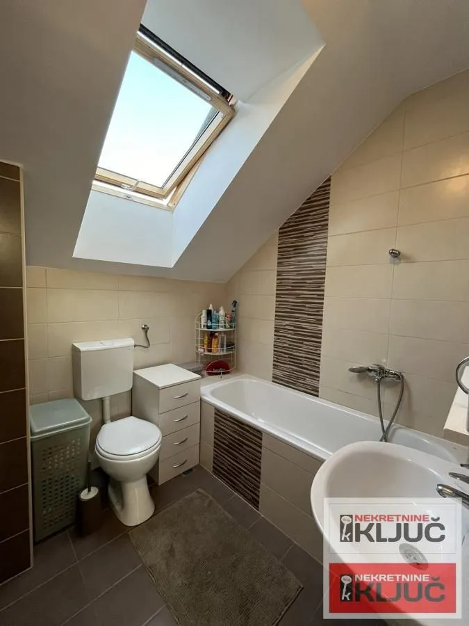 Prodaja, četvorosoban stan, 77m², Bulevar patrijarha Pavla, Novi Sad Sve Podlokacije