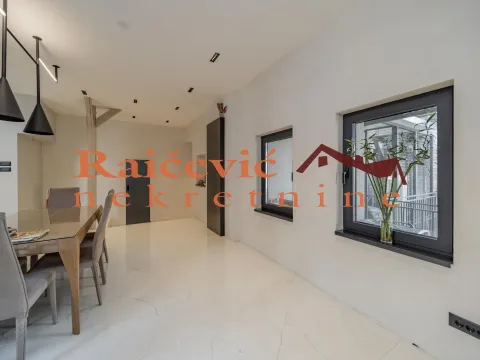 Prodaja, trosoban stan, 160m², Centar, Stara Pazova - image 2