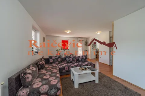 Sale, house, 260m², Resnik, Beograd - image 4