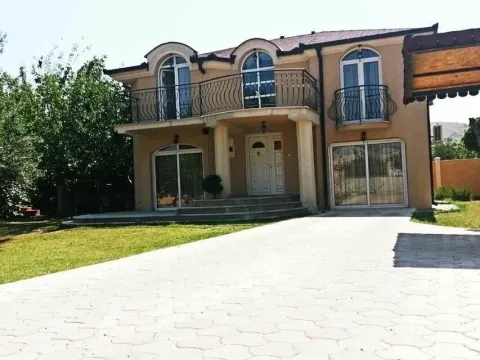 Izdavanje, kuća, 200m², Donja Gorica, Podgorica - image 14