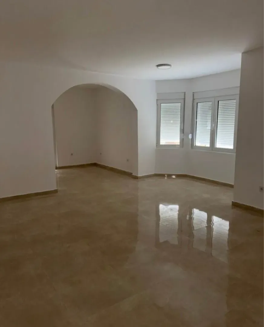 Izdavanje, kuća, 500m², Stari Aerodrom, Podgorica