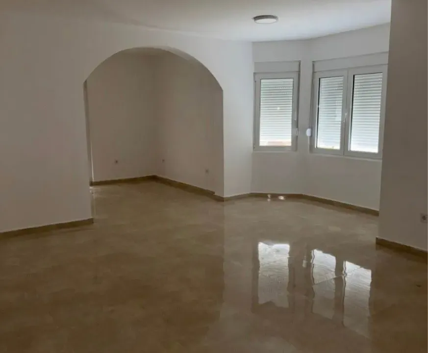 Rent, house, 500m², Stari Aerodrom, Podgorica
