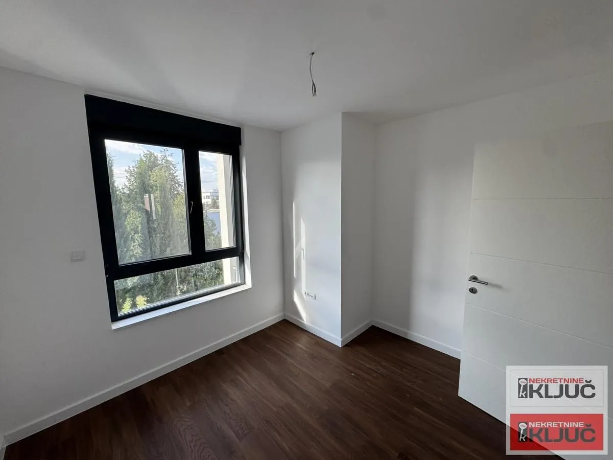Prodaja, četvorosoban stan, 136m², Bulevar Evrope, Novi Sad Sve Podlokacije
