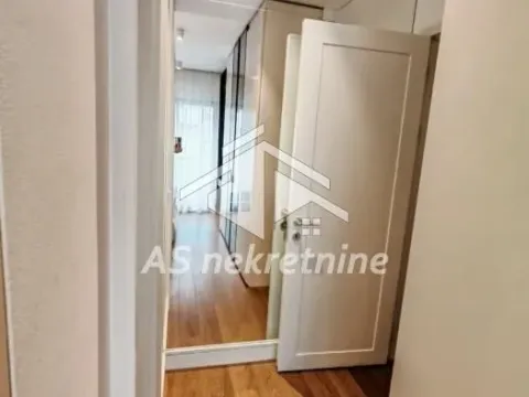 Izdavanje, trosoban stan, 100m², Savski Venac, Beograd - image 24