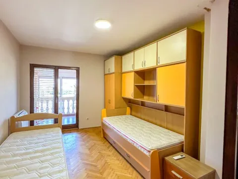 Rent, house, 220m², Stari Aerodrom, Podgorica - image 10