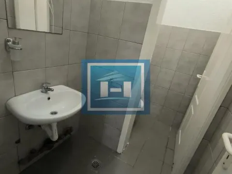Izdavanje, poslovni prostor, 130m², Centar, Ćuprija - image 9