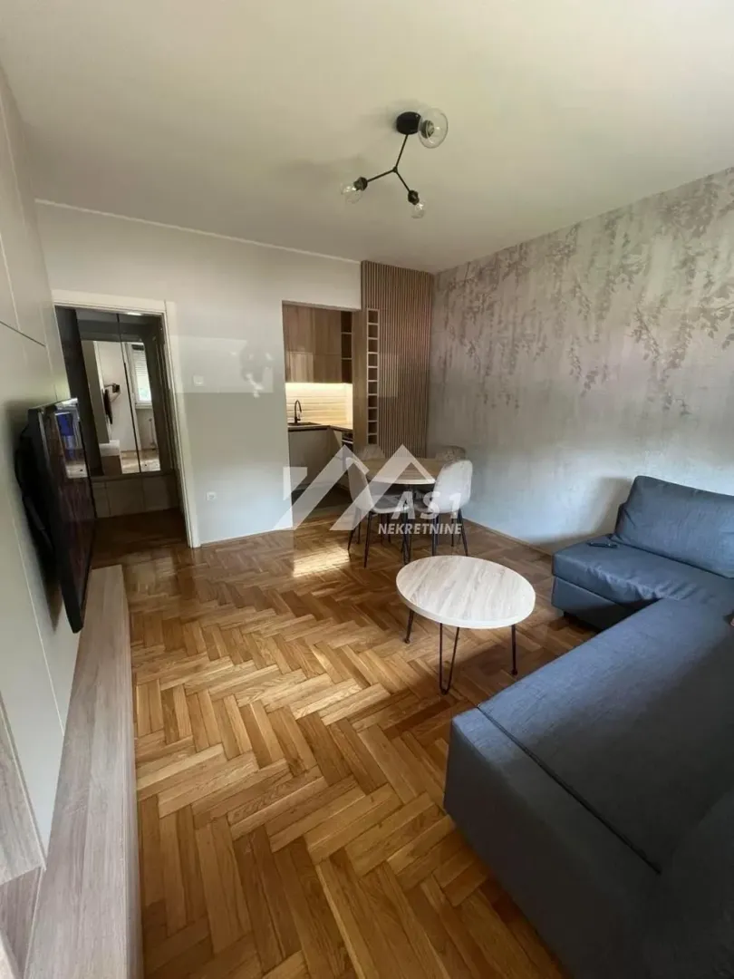 Izdavanje, jednosoban stan, 42m², Bulevar Oslobodjenja, Novi Sad Sve Podlokacije