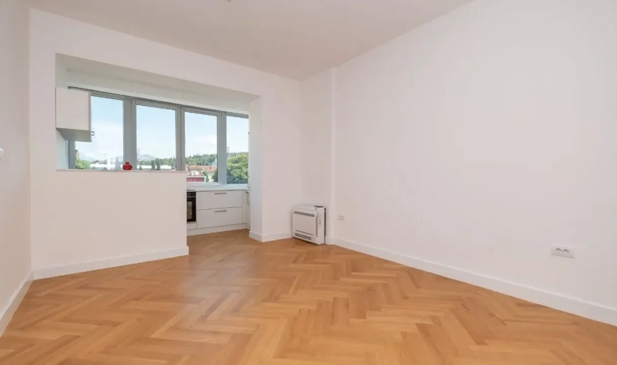 Izdavanje, dvosoban stan, 70m², Centar, Podgorica