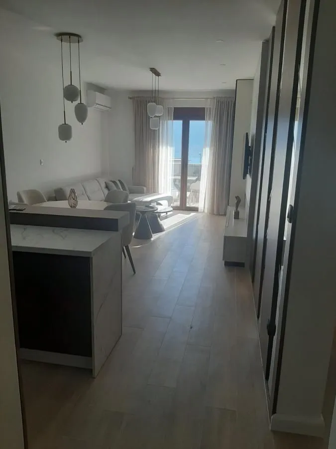 Rent, two bedroom apartment, 65m², Dobrota, Kotor