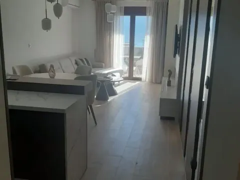 Izdavanje, dvosoban stan, 65m², Dobrota, Kotor - image 26