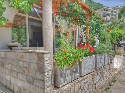 Rent, one bedroom apartment, 60m², Sveti Stefan, Budva - image 25