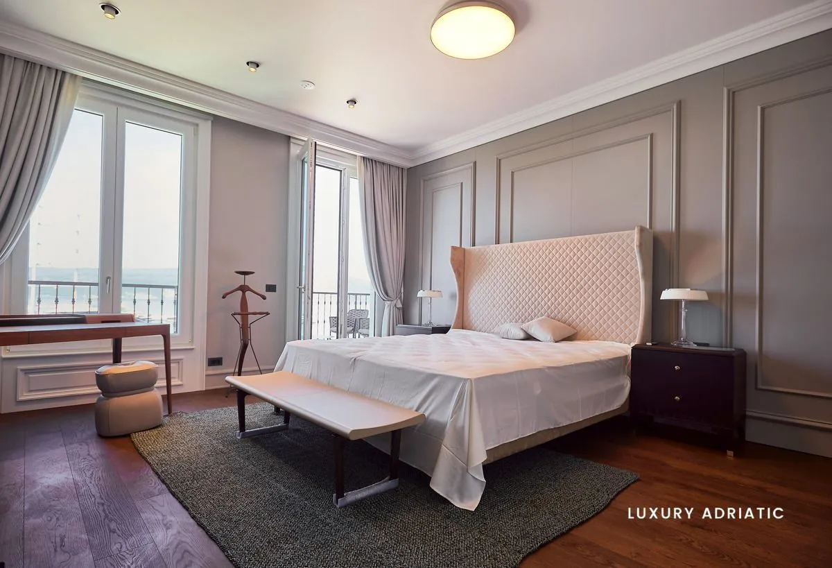 Prodaja, dvosoban stan, 110m², Tivat, Crna Gora