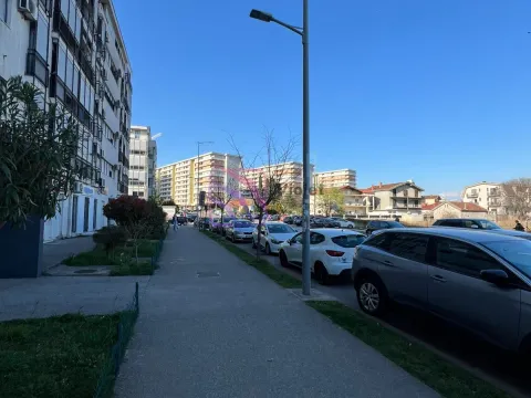 Rent, four bedroom apartment, 125m², City Kvart, Podgorica - image 5