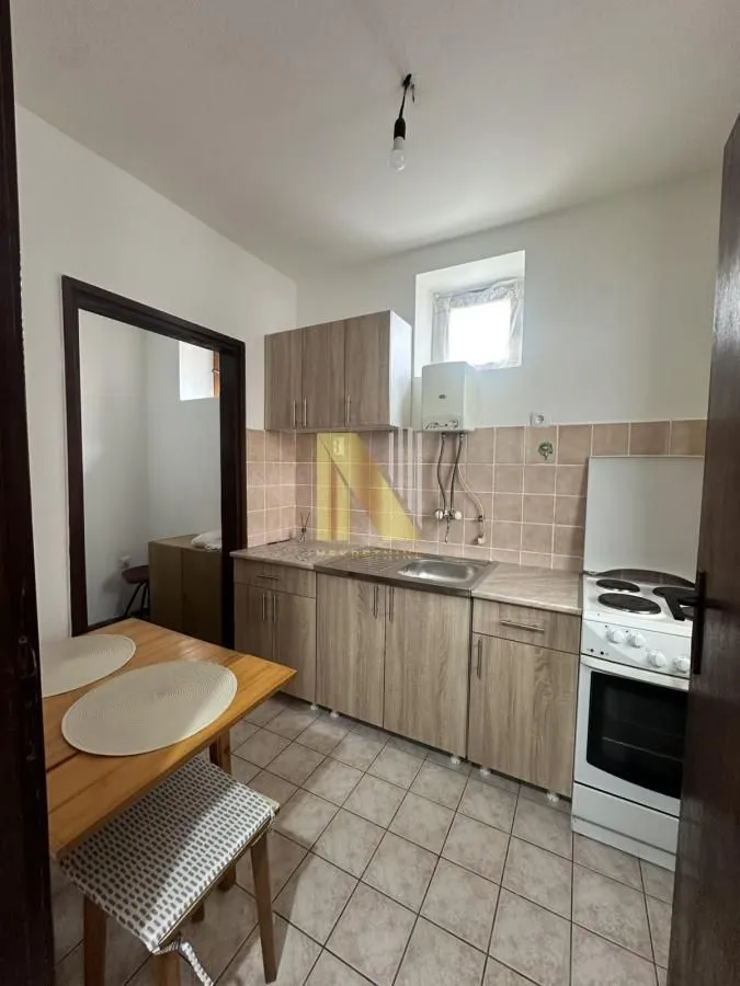 Izdavanje, jednosoban stan, 32m², Centar, Novi Sad