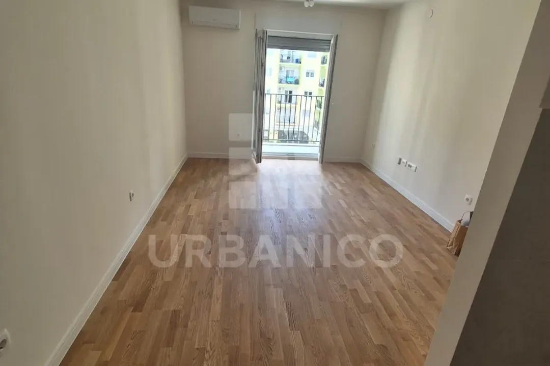 Izdavanje, jednosoban stan, 40m², Pobrežje, Podgorica