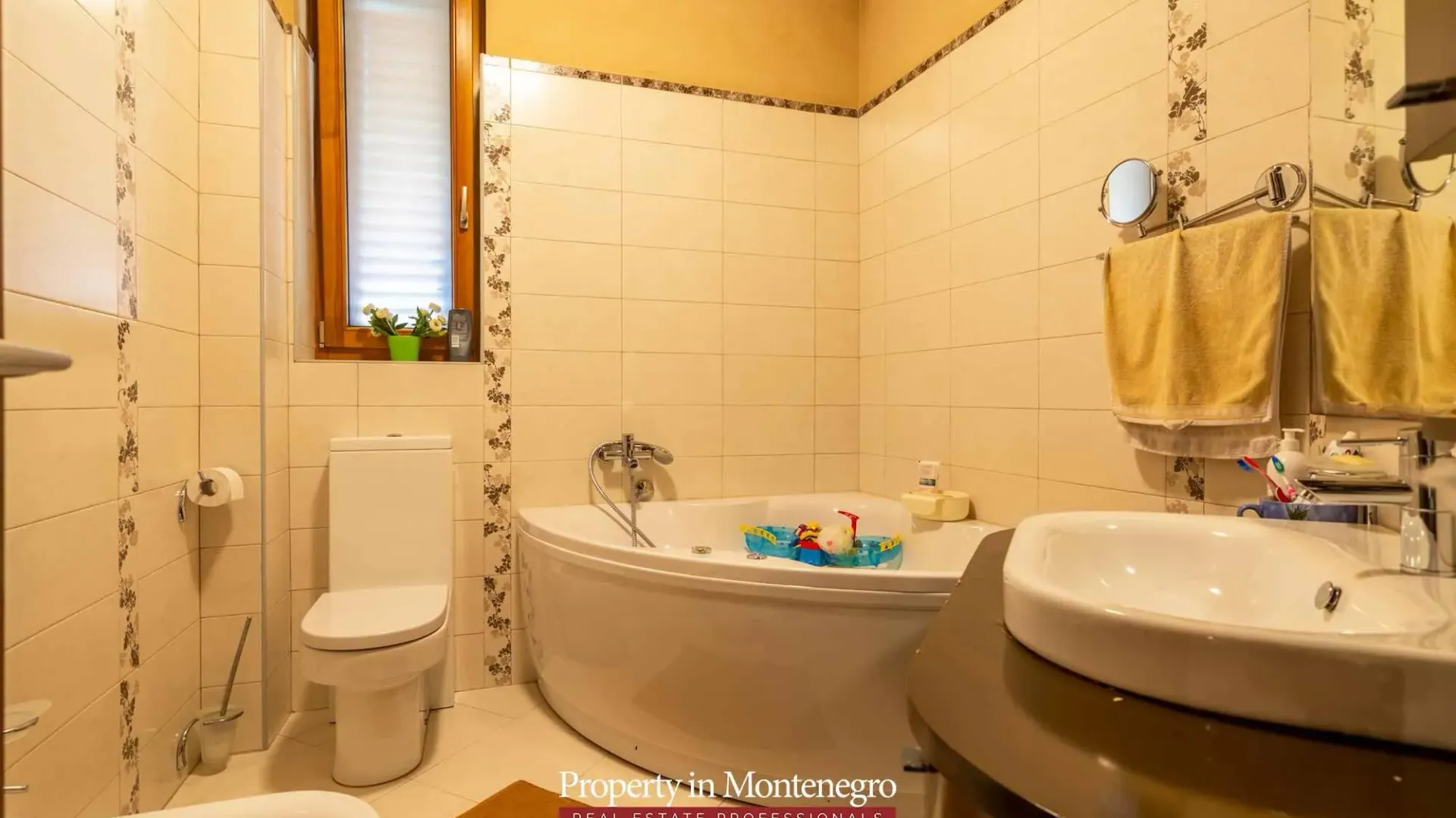 Prodaja, kuća, 303m², Orahovac, Kotor