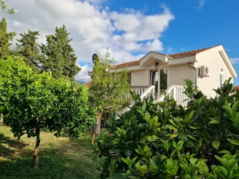 Izdavanje, stan, 72m², Tivat, Crna Gora