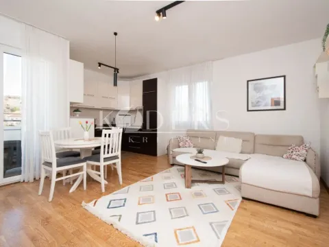 Izdavanje, jednosoban stan, 46m², Dalmatinska ulica, Podgorica - image 1