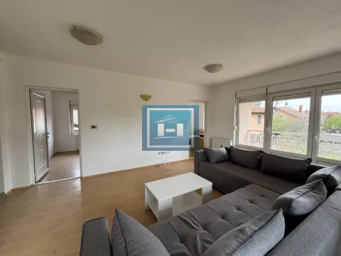 Izdavanje, dvosoban stan, 70m², Centar, Ćuprija - image 2