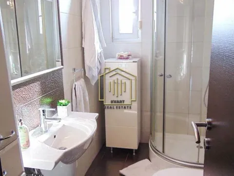 Izdavanje, dvosoban stan, 82m², Centar, Podgorica - image 12
