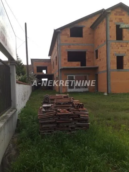 Sale, house, 900m², Veternik, Novi Sad Sve Podlokacije