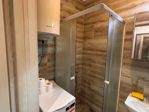 Izdavanje, jednosoban stan, 40m², Blok 5, Podgorica - image 9