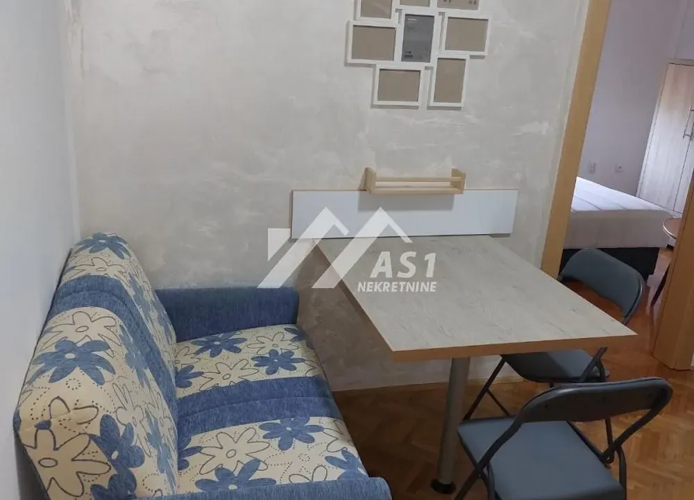 Izdavanje, dvosoban stan, 40m², Blok 8, Petrovaradin