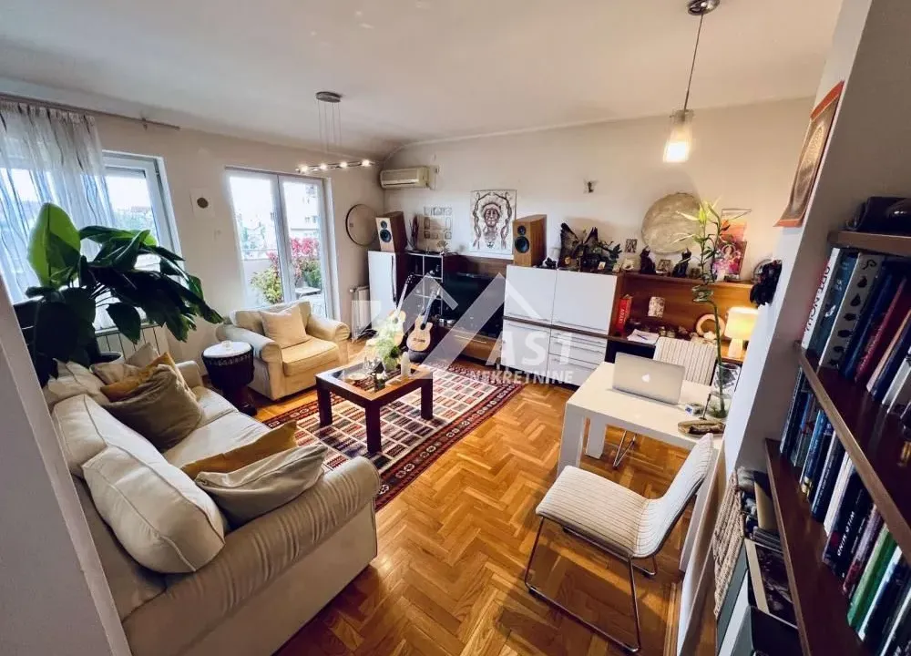 Izdavanje, dvosoban stan, 55m², Bulevar Evrope, Novi Sad Sve Podlokacije