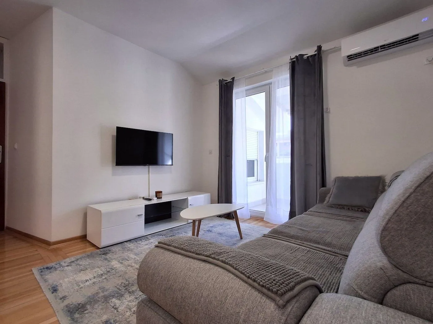 Izdavanje, dvosoban stan, 60m², Stari Aerodrom, Podgorica