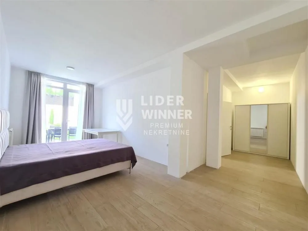 Prodaja, četvorosoban stan, 180m², Savski Venac, Beograd