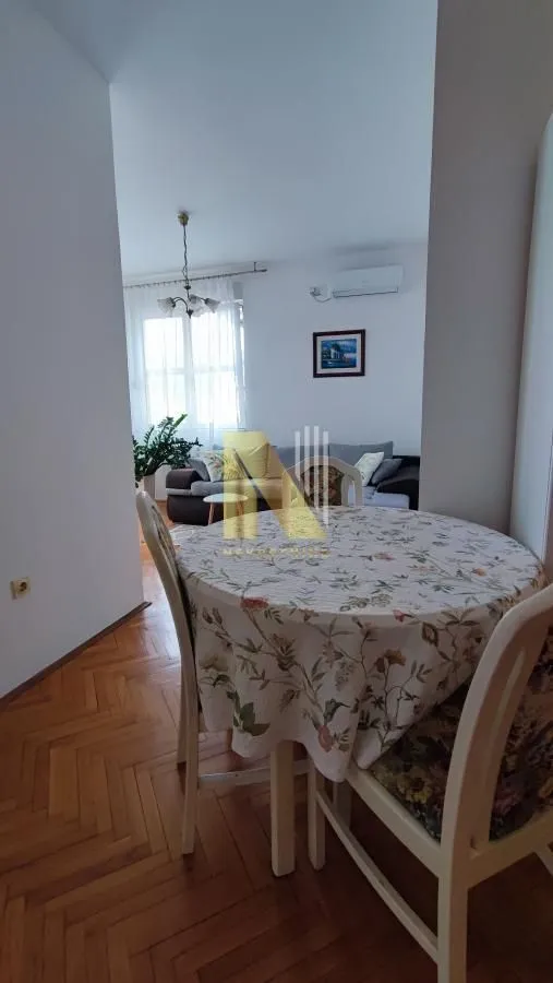 Izdavanje, dvosoban stan, 62m², Centar, Novi Sad