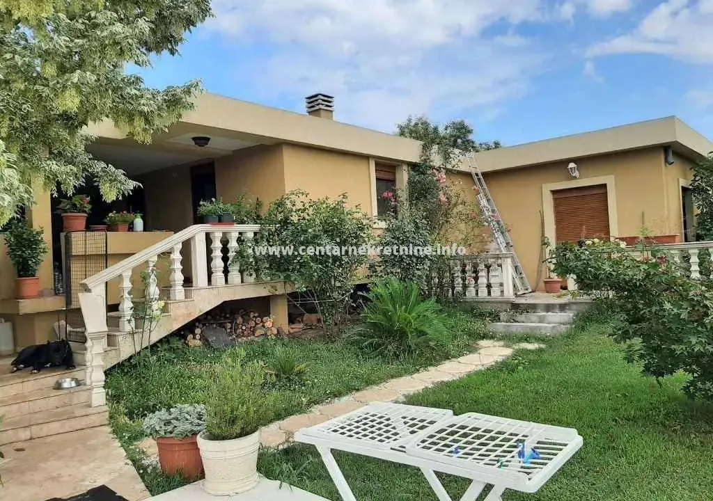 Prodaja, kuća, 301m², Jastreb, Danilovgrad