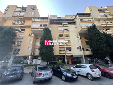 Prodaja, garsonjera, 42m2, Blok 5, Podgorica