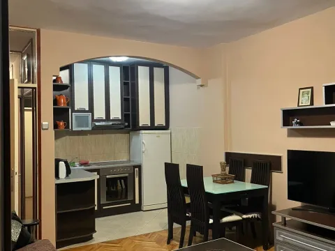 Rent, two bedroom apartment, 65m², Pejton, Podgorica - image 5