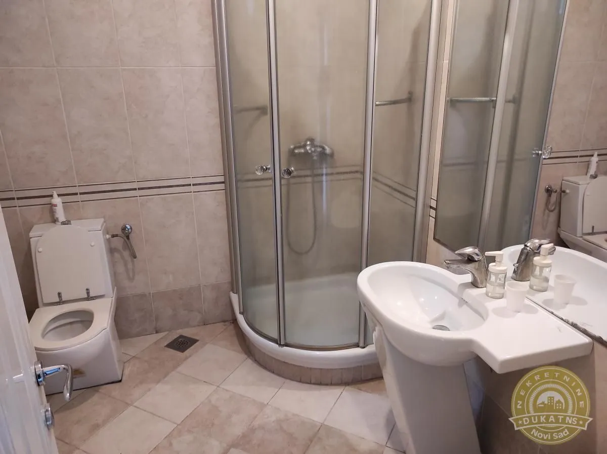 Prodaja, četvorosoban stan, 213m², Centar, Novi Sad