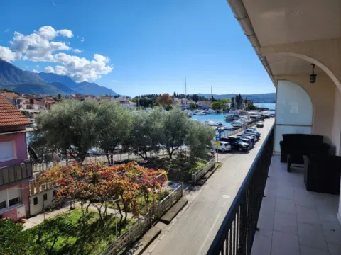 Izdavanje, trosoban stan, 150m², Centar, Tivat - image 2