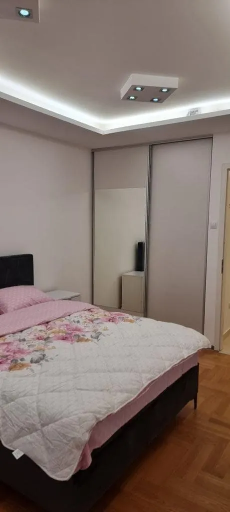 Izdavanje, jednosoban stan, 60m², Preko Morače, Podgorica