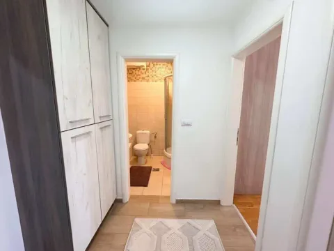 Rent, one bedroom apartment, 45m², Podgorica, Crna Gora - image 8