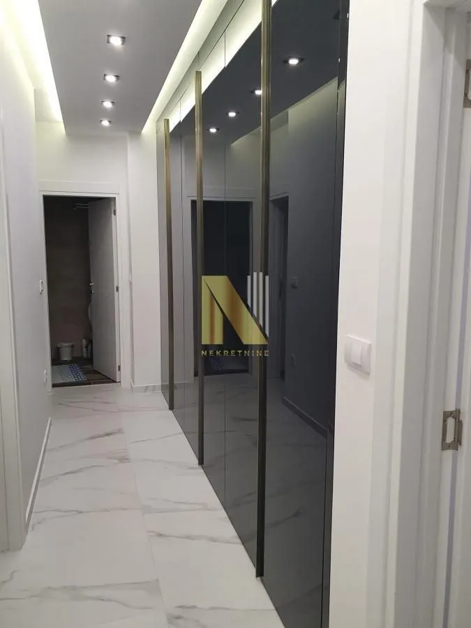Prodaja, četvorosoban stan, 150m², Banatić, Novi Sad Sve Podlokacije