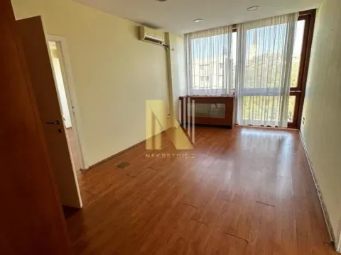 Izdavanje, poslovni prostor, 310m², Centar, Novi Sad - image 11