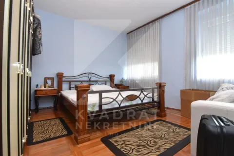 Furnished bedroom with a double bed, wardrobe, and windows with curtains. - image 6
